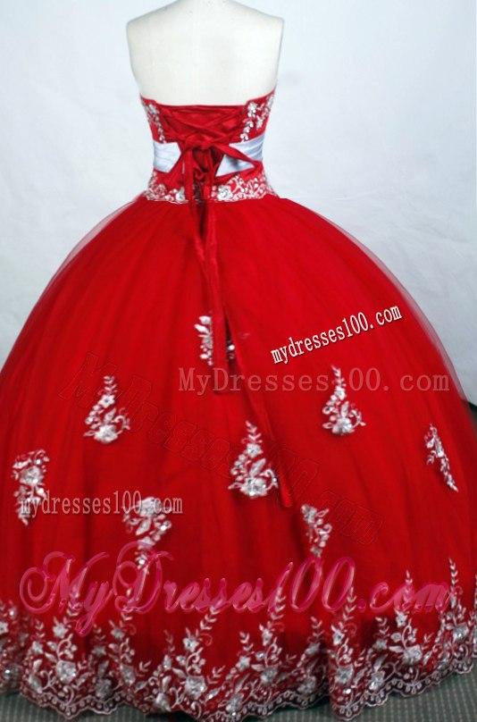 Red Taffeta Quince Dresses with White Lace Hem and Embroidery